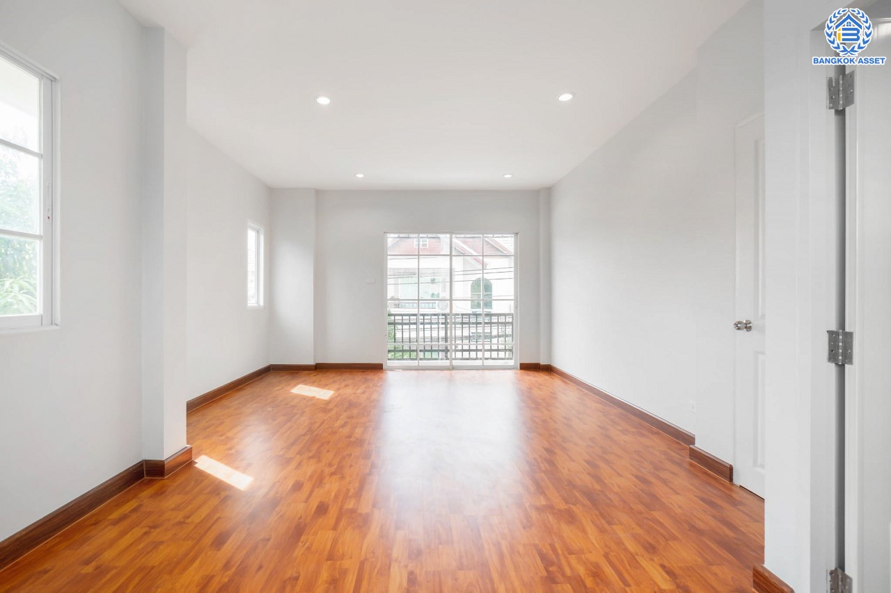 บ้านมือสองตกแต่งใหม่ ทำเลโซนเมือง! ม.นนทกาญจน์ นครอินทร์-พระราม5 บ้านแฝดหลังใหญ่ เนื้อที่ 44 ตร.ว. ฟังก์ชัน 3 ห้องนอน 3 ห้องน้ำ บนทำเลเชื่อมต่อทุกการเดินทาง ใกล้สะพานพระรามห้า และรถไฟฟ้า "สถานีแยกติวานนท์"